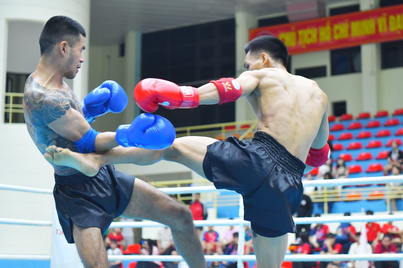 International athletes competing at a Vocotruyen championship